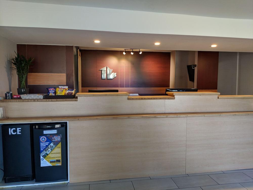 First Canada Hotel Cornwall Hwy 401 On Extérieur photo