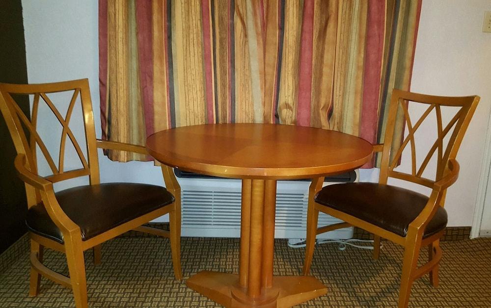 First Canada Hotel Cornwall Hwy 401 On Extérieur photo