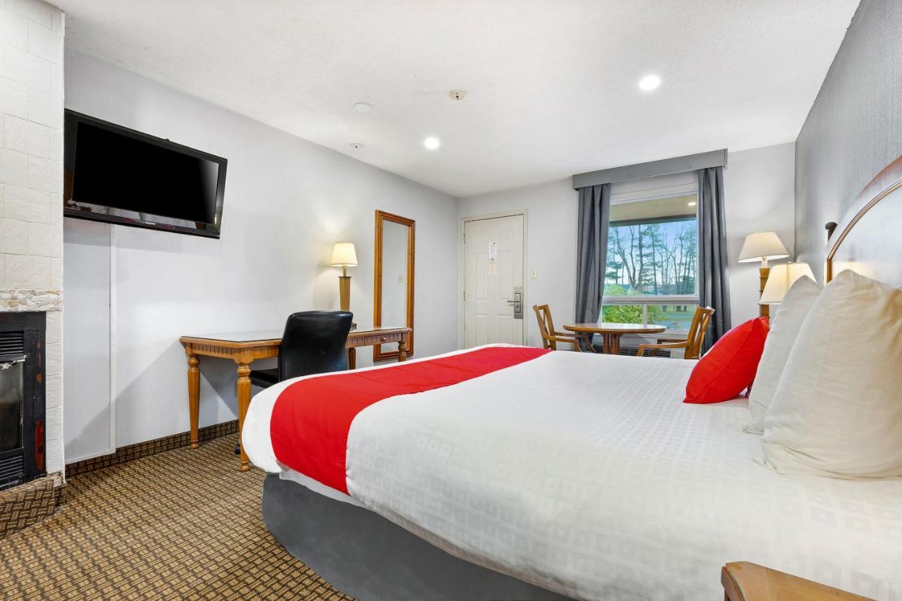 First Canada Hotel Cornwall Hwy 401 On Extérieur photo