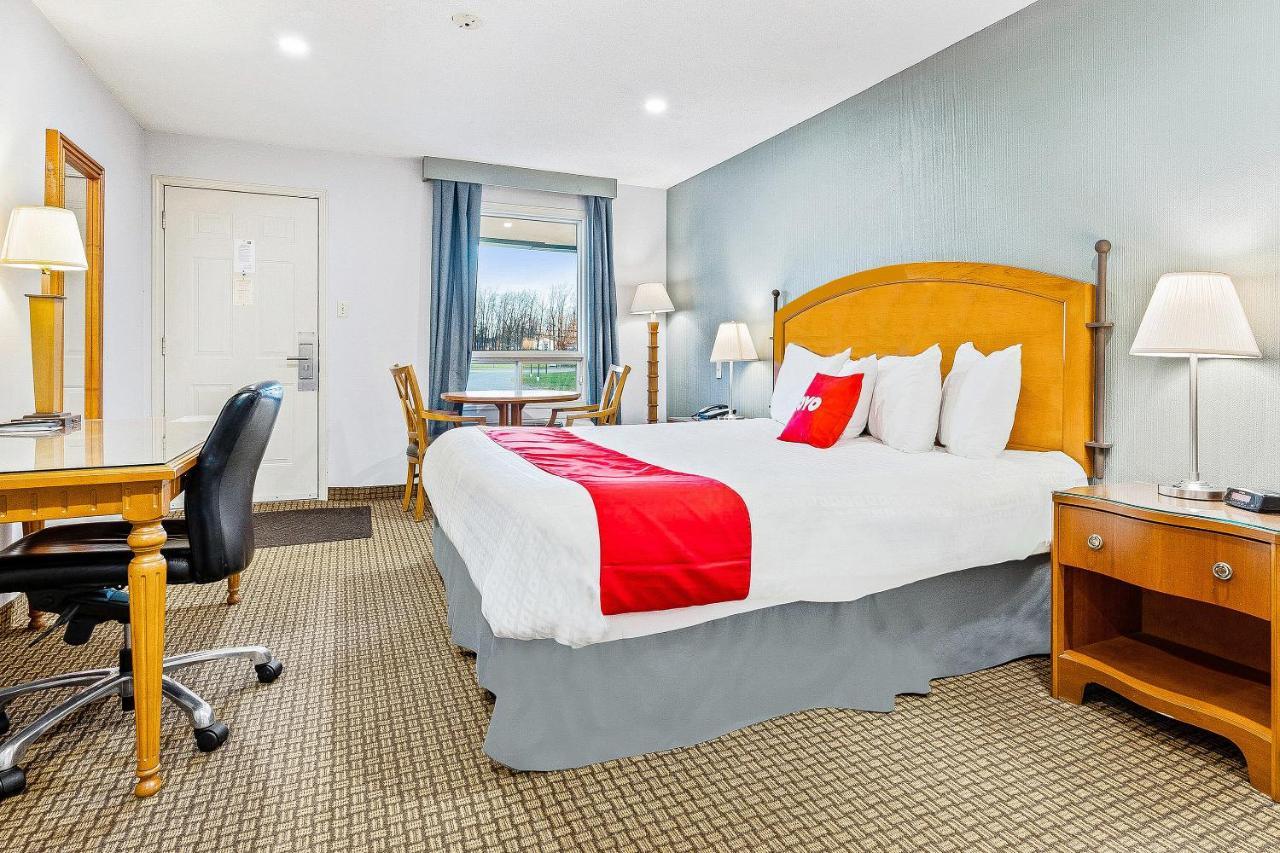 First Canada Hotel Cornwall Hwy 401 On Extérieur photo