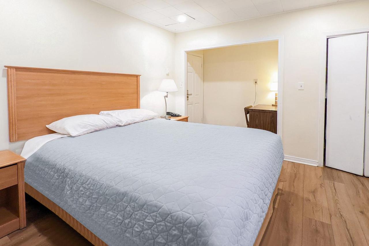 First Canada Hotel Cornwall Hwy 401 On Extérieur photo