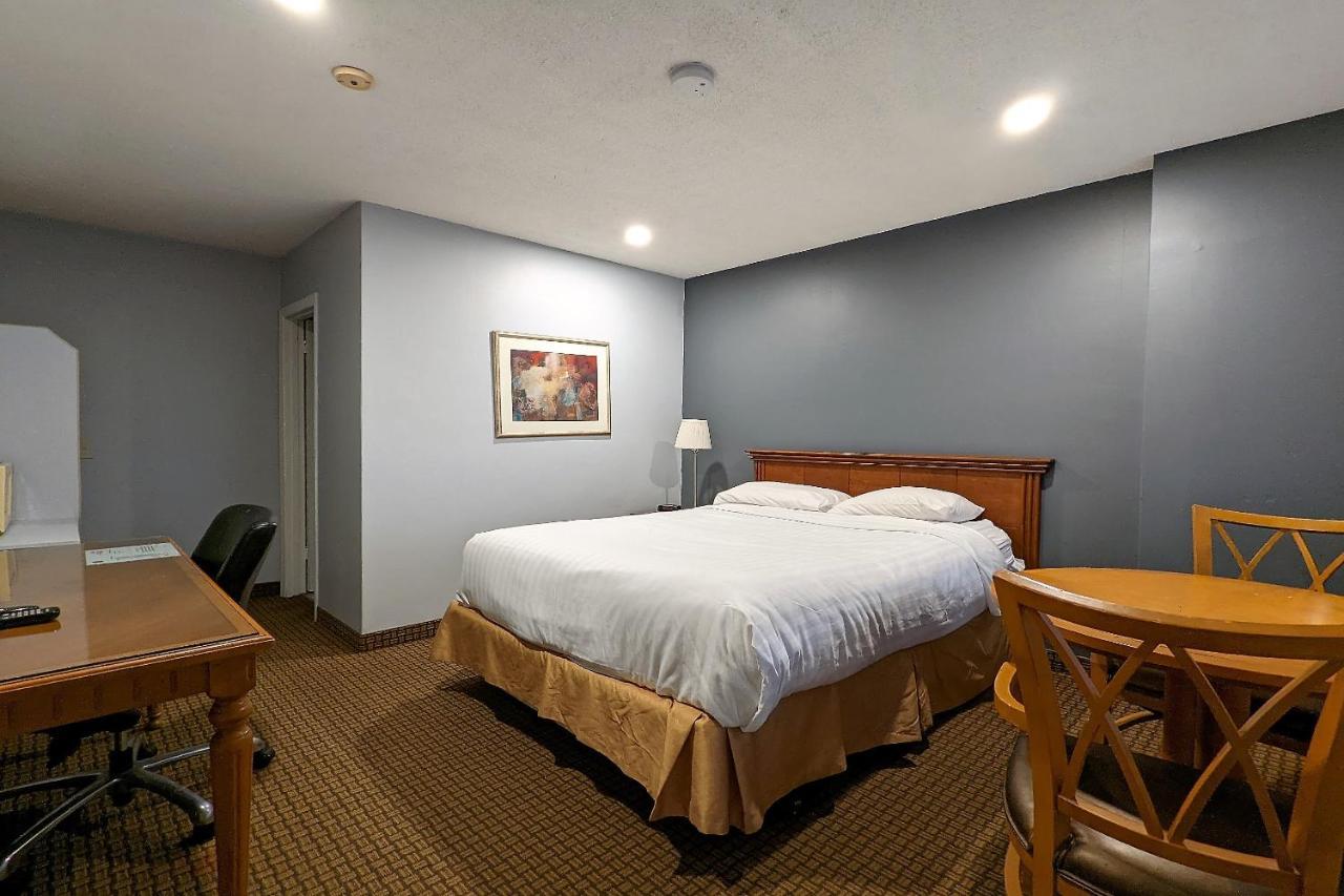 First Canada Hotel Cornwall Hwy 401 On Extérieur photo